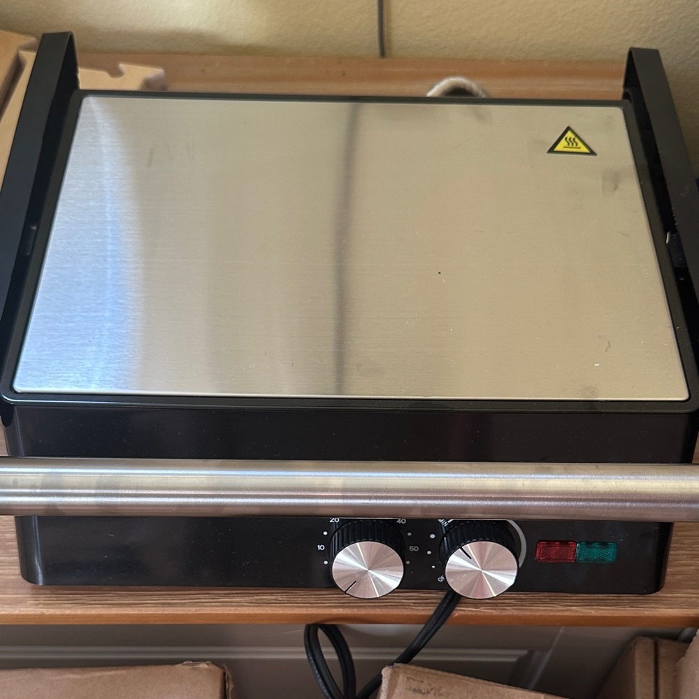 Susteas Panini Grill Model SLG5019 - Never Used